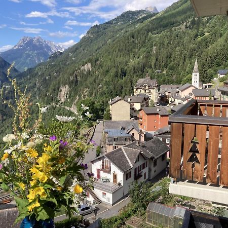 Bel Appartement 2.5 Pieces Avec Balcon, Magnifique Vue Sur Le Glacier Des Grands Finhaut Buitenkant foto
