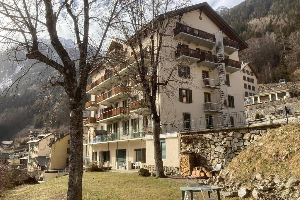Bel Appartement 2.5 Pieces Avec Balcon, Magnifique Vue Sur Le Glacier Des Grands Finhaut Buitenkant foto